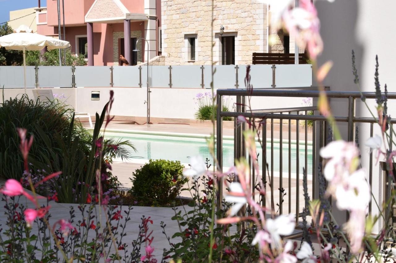 Four Seasons Homes Stalós Екстериор снимка